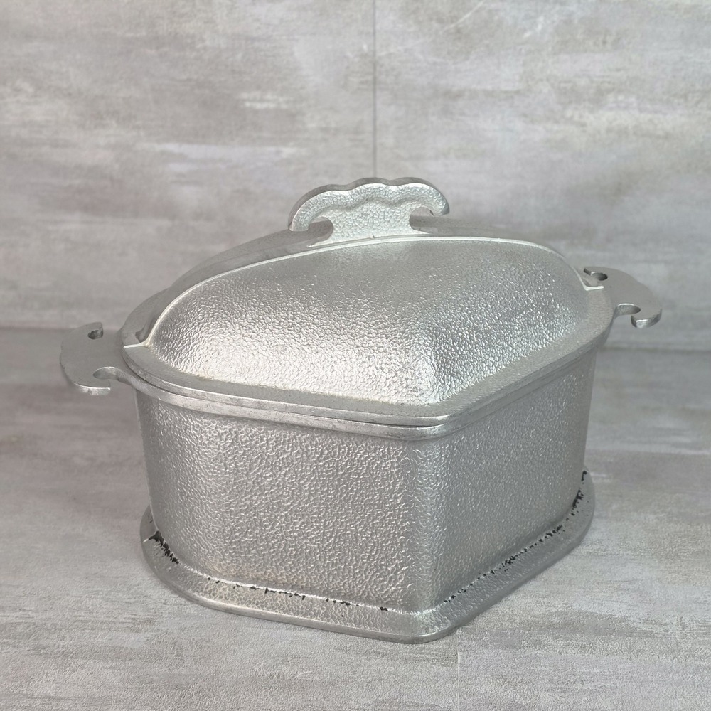 VTG Guardian Service Ware Cast Aluminum Triangle Heart Pot Roaster with Lid